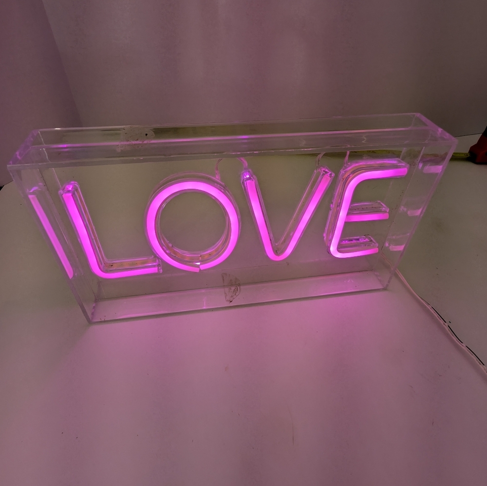 Pink‎ Neon 'LOVE' Sign